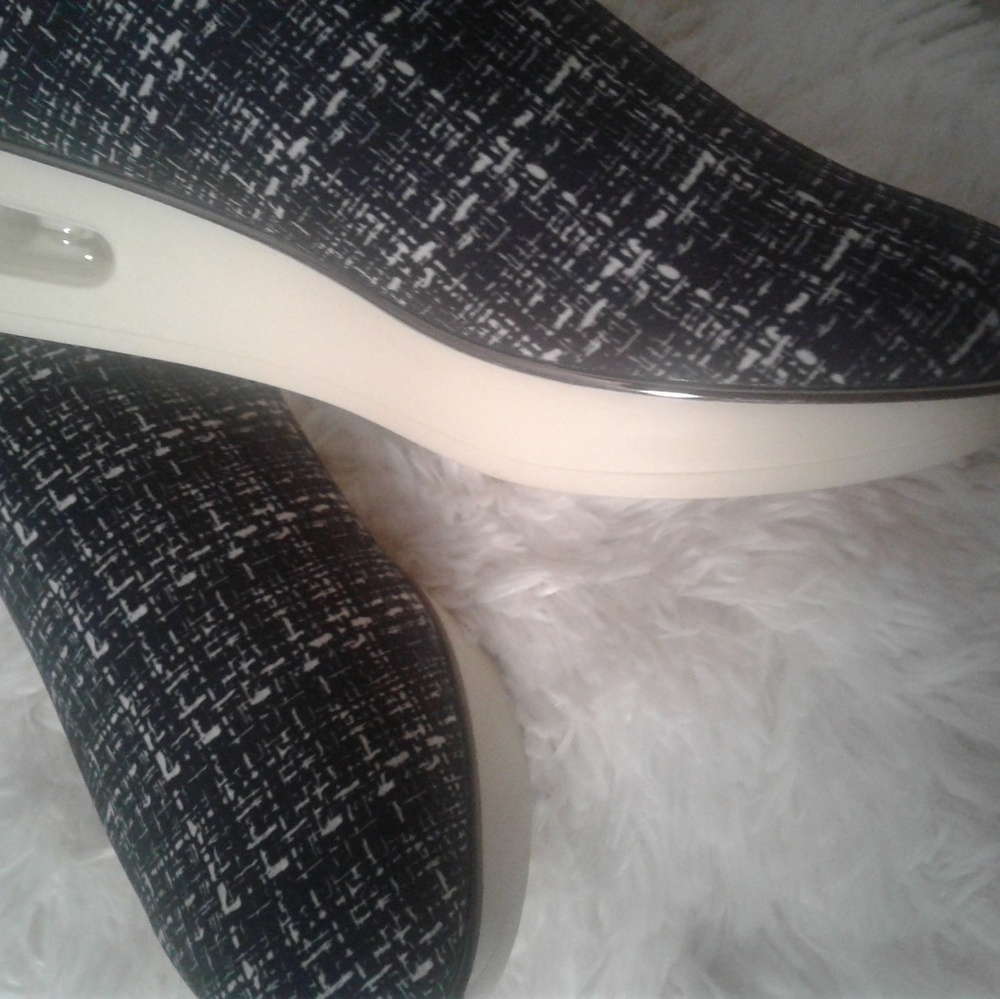 Karl Lagerfeld Paris Sneaker - Picture 3 of 8